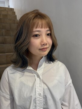 バズ(BUZZ) ベージュにこそっとローライト