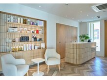 エムコレクション 丸亀店の雰囲気(明るく広々としたフロントでお迎えします。)