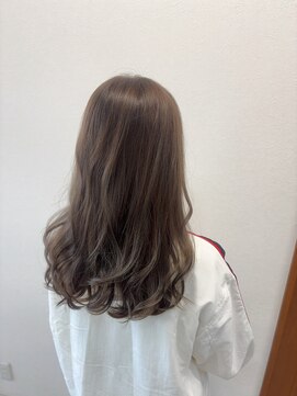 レーヴ(Reve) 髪質改善カラー、アッシュ系で透明感アップ