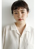 おでこに張り付く柔らかい前髪がカワイイベリーショート