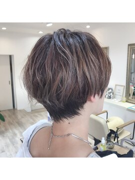 エマ あみ～ろ～ど店(EMMA) ハイトーンカラー×ショートヘア