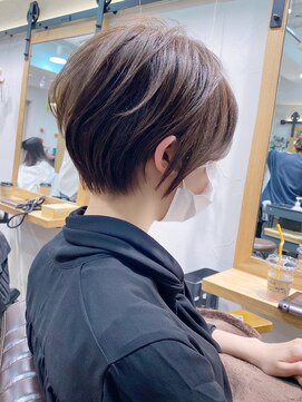 アヴァロン(AVALON) 愛され大人ショートボブ・アッシュベージュ・流し前髪【BISA】