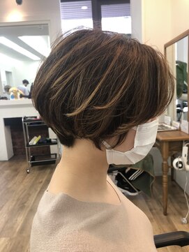 アメリ(Ameri) -Ameri- 横顔美人ショート × ハイライト × グレージュ