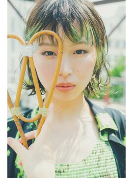 シツ(situ) グリーンショートパーマ