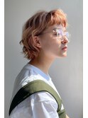 ハイトーンベージュ小顔カット前髪ありカールショート