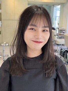 ティア(Tia.) （レイヤーカット/韓国ヘア/前髪/縮毛矯正/小顔/髪質改善）