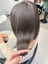 ヒビヲ(HIBIO) ショートボブミルクティーベージュブリーチダブルカラー横浜西口