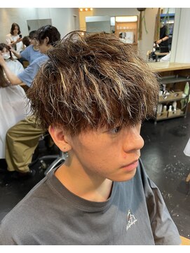 エルマノ 仙川(L mano) センターパートアップバングツーブロックメンズスパイラルパーマ