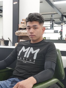 アストロ(ASTRO) 一宮ホワイトメッシュ×フェード束感ショートおしゃれ感短髪ヘア