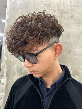 メンズサロン キング 心斎橋店(Men’s salon K!ng) 波巻きツイストスパイラルパーマ/フェザーパーマ/眉毛/メンズ