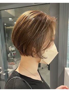 ミラバイケンジ 藤沢(Mira by KENJE) 広がる髪を抑える丸みショート/30代/40代/50代[藤沢/ショート]