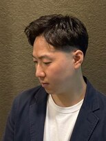 ヤスムラ(YASUMURA)&nbsp;清潔感と知性を兼ね備えた、大人のためのアップバングスタイル