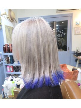 アイリス トーキョー(IRIS Tokyo) ホワイトカラー毛先パープル