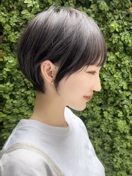 ビュー フクオカ(VIEW FUKUOKA) 美髪にオトナかわいいホワイトグレージュネビージュショートボブ