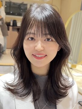 ティア(Tia.) （くびれヘア/シースルー/おくれ毛/レイヤーカット/グレージュ）