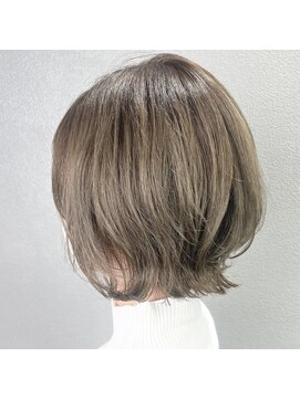 ミル(1001 mille) カーキベージュの外はねボブ【1001mille】