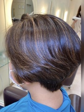 松本平太郎美容室 土浦パートワン(PART1) 白髪ぼかしハイライトショートスタイル　30代40代50代