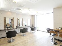 トレス(Tres)の雰囲気（居心地の良い落ち着いた店内）