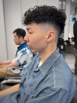 グルーマーズトウキョウ(GROOMER/S TOKYO) 神保町スペインカールブルーブラックメンズスパイキーショート