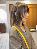 ハイライト　グレージュ　ウルフカット　顔周りカット
