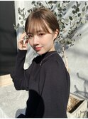 ベージュ×耳掛けタイトショート