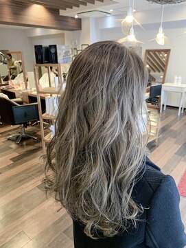 ヘアーアンドビュー ティーリタ 蕨(RITA) ホワイトグレージュ