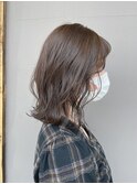 オリーブベージュ