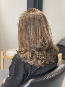 リベルタ(LIBERTA) ハイライト/白髪染め卒業/白髪を活かす/白髪染めしない