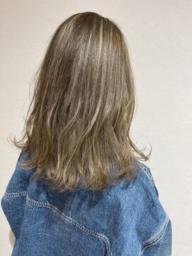 リノ(un Lino) シルキーハイライトベージュ