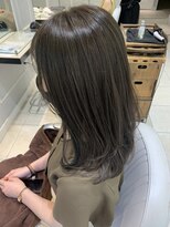 光に当たった透け感が可愛いネビージュカラー《小林》