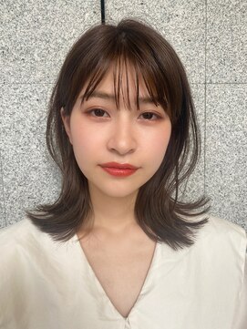 エマ ギンザ(EMMA GINZA) 大人可愛い耳掛けくびれミディ ラベンダーベージュカラー