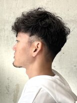 フイ メンズヘア ヨヨギ(Hui men's hair yoyogi) メンズ/アップバング/ツーブロックマッシュ/束感ショート波巻き