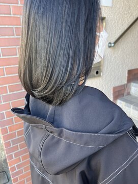 イイナヘアガレージ(117) 【117hairgarage】大人シンプル_長め内巻きボブ