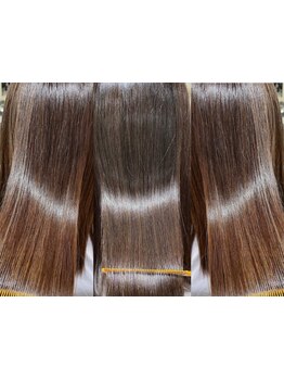 コンプレックスだったお悩みも髪質改善メニューや縮毛矯正で解決◎思わず触りたくなるツヤ髪に…。