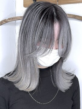 ブレイズヘアー(BLAZEhair) 【ブリーチ2回】ホワイトシルバー×フルバレイヤージュ