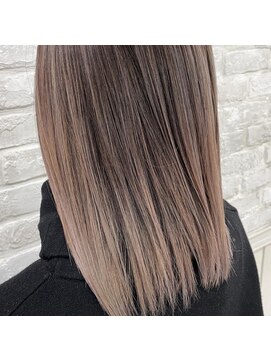 ルッソリベラ 池袋(Lusso libera) アッシュブロンド/ハイトーンカラー/ストレート/大人かわいい