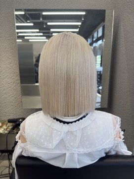 エン 栄店(enne) ホワイトブロンドボブ