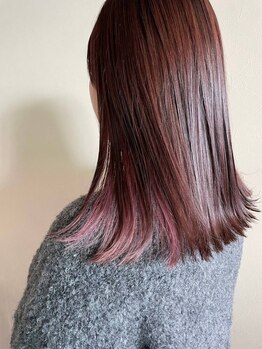 髪の内部から補修するトリートメントで、憧れの美髪を実現！毛先まで指通りなめらかな艶ヘアに♪