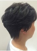 ゆるっとパーマでふんわりショートヘア