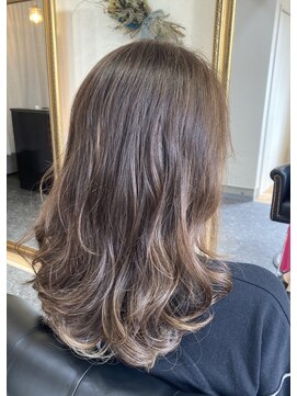 マグネティックヘア(Magnetic hair) ハイライト