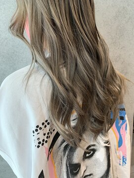 ヘアサロンM 新宿 大人可愛いグレージュカラー