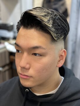 ミリオンバックス 上野(Million Bucks) スキンフェード7:3 <理容室>[シェービング/バーバー/上野]