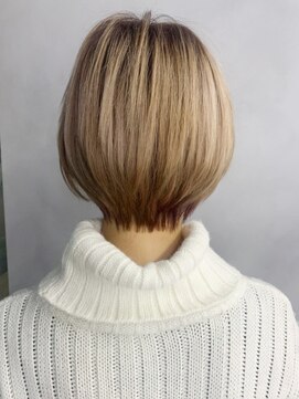 アイティー バイ アルバム 中野店(IT by ALBUM) ハイトーンショート_アースカラーくびれヘアツートン_ba373202