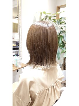 ジーナ(ZINA) オリーブベージュカラー