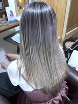 ブレイズヘアー(BLAZEhair) グレージュ×シャドールーツ×ブリーチ2回
