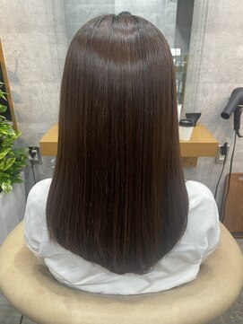 イシン(ISIN) サラサラナチュラルセミロング