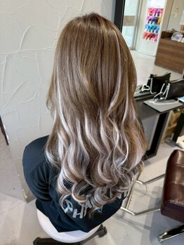 flou 髪質改善/エクステ/ブリーチ/メンズ/ヘッドスパの写真/【NEW OPEN】馴染み抜群の最高級レミー毛で理想のロングへ。ブリーチなしで叶う透明感カラーも