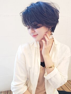 グロウミドル(GROW middle) 頭が小さく見える暗めカラーの前下がりショートボブ　野村恵子