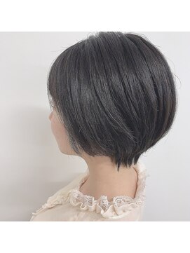 ガーランドウメダ(Garland umeda) 前下がりショートボブ☆乾かすだけでまとまる簡単スタイリング