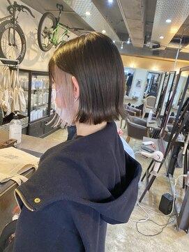 イスタ(isuta) 【三鷹】外ハネボブとインナーカラー◎ホワイトベージュ